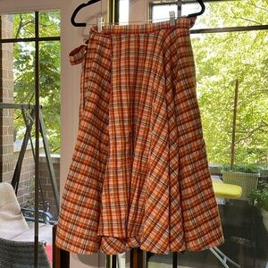 Multicolored flared apron skirt with wrap tie and pockets